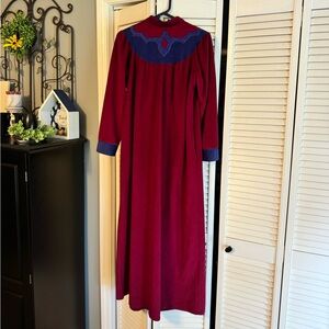 Vintage Kayser 70’s/80’s Robe/House Coat‎ Velour With Satin Trim SZ MED